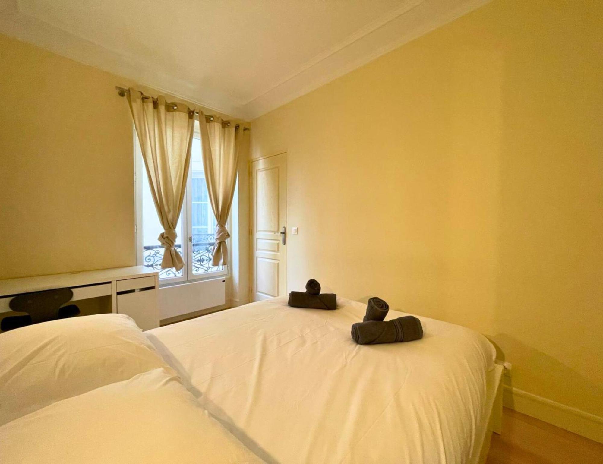 Chambre Lit Double Et Salon Avec Canape-Lit A 10 Minutes Des Champs Elysees Paris Exterior foto